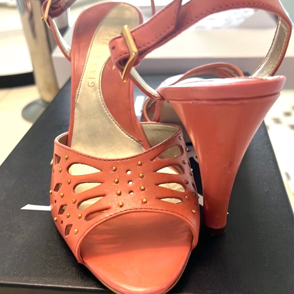 Giani Bini high heels sandals perfect for all occasions